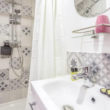 Charming Little Next In Vieux-lyon By Guestready *