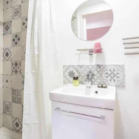 Apartment Charming Little Next In Vieux-lyon By Guestready